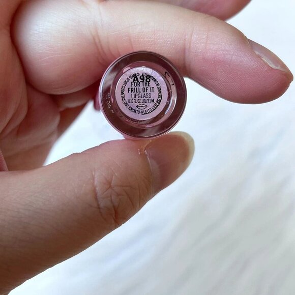 New MAC Lipgalss Lip gloss~For The Frill Of It~ Full size 3.1 ml/0.1 oz~Rare - Picture 3 of 3